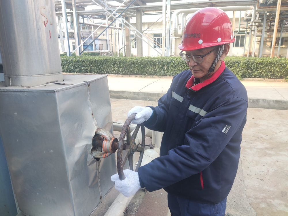 06優(yōu)秀員工 王加根:平凡崗位挑大擔_副本